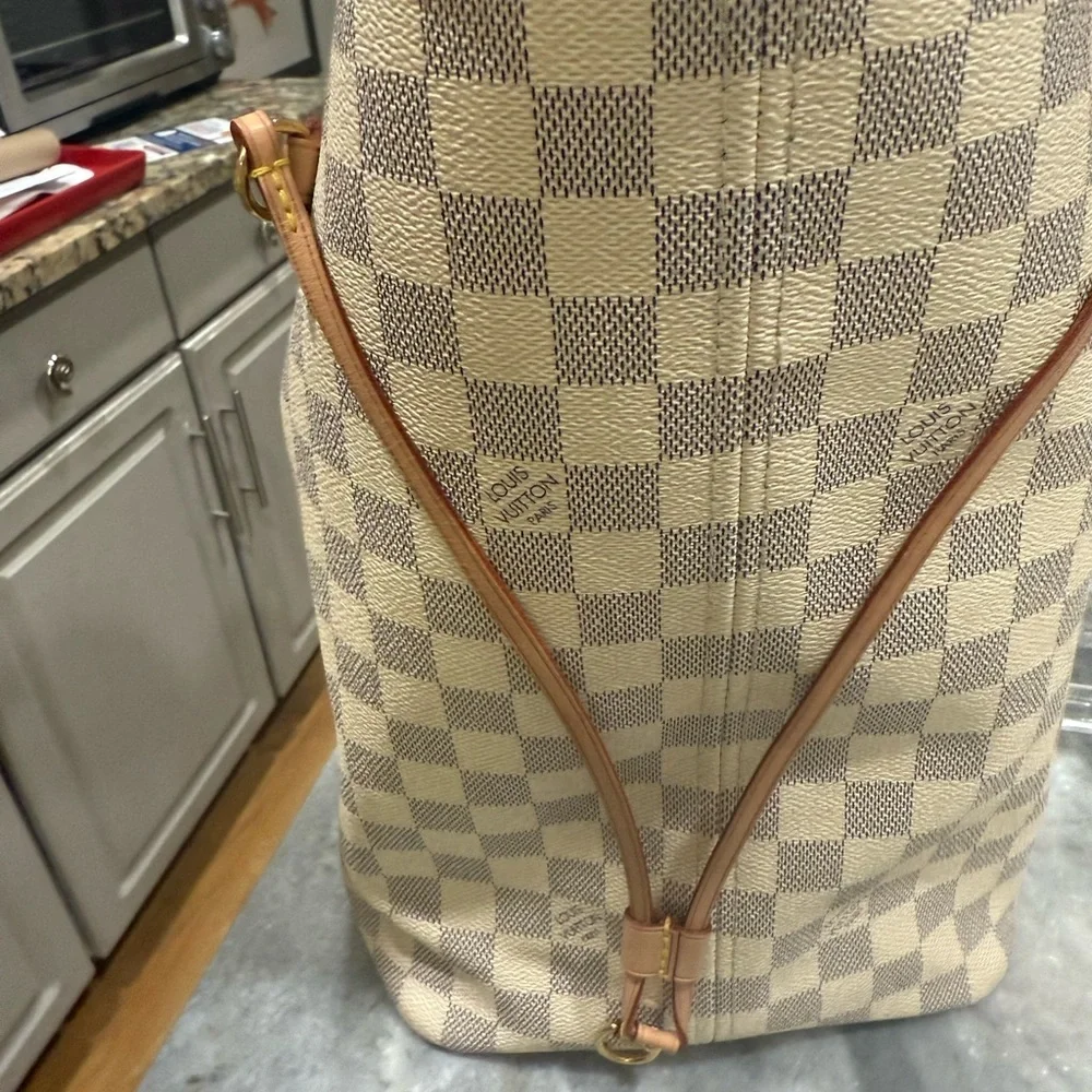 Louis Vuitton Never-Full GM. 2021 Damier Azure purchased via Poshmark. - Picture 7 of 14
